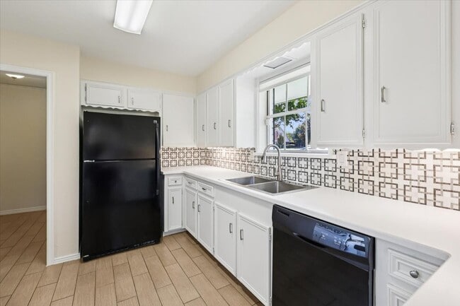 Kitchen - 10655 Sandpiper Ln