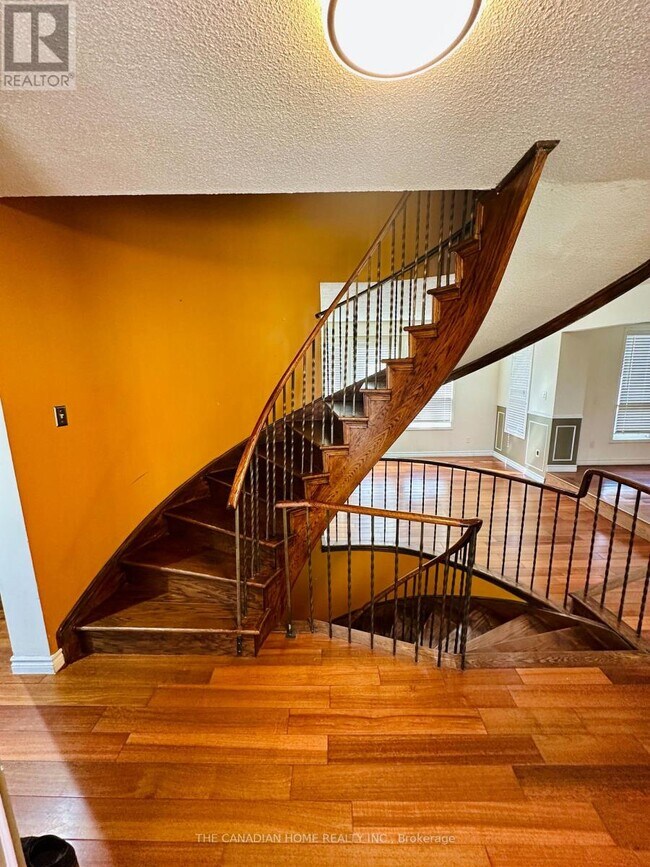 Building Photo - 52 Moffatt Ave