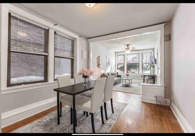 Foto del edificio - 1246 W Nelson St