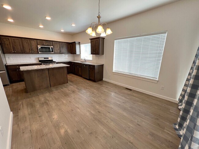 Foto del edificio - Well Kept Single Family Detached Home with...