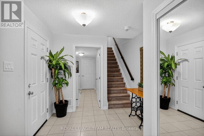 Building Photo - 303 Pumpkinseed Cres