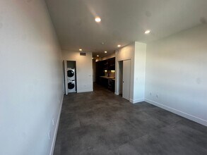 Building Photo - 3450 W 43rd St