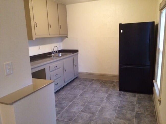 Building Photo - 464 Poplar St