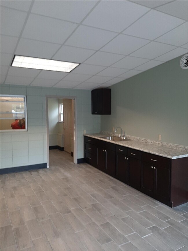 Building Photo - 2947 Crawfordville Hwy