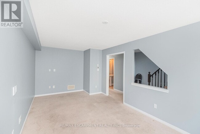 Photo du bâtiment - 7 Sirente Dr