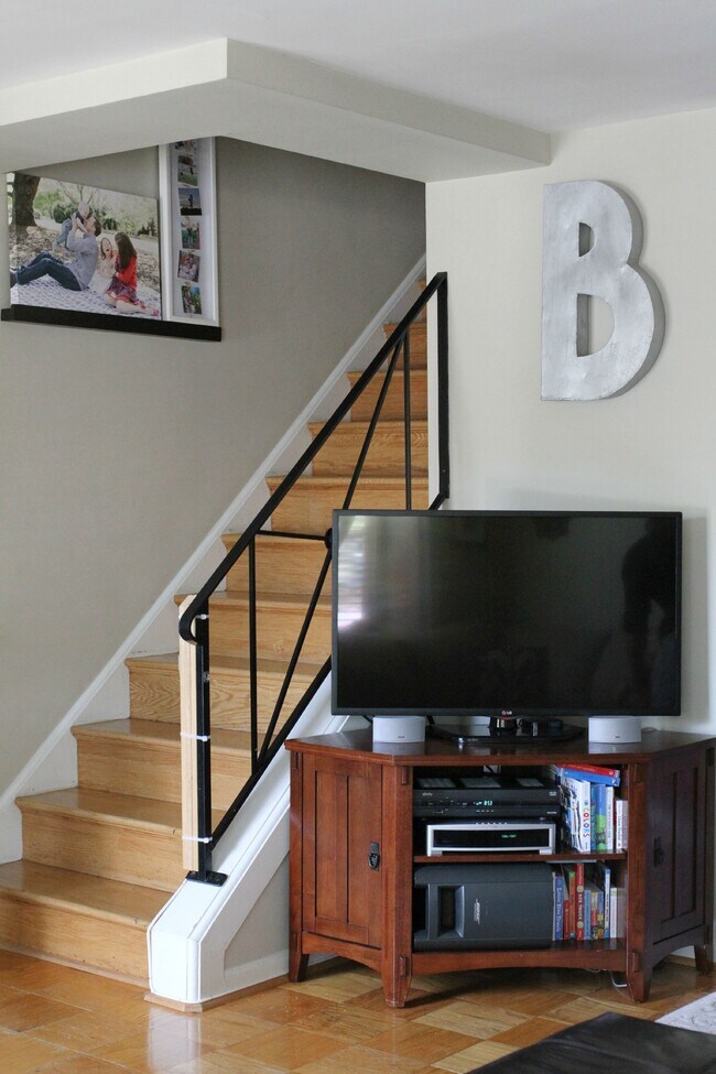 Stairway - 2415 N Dearing St