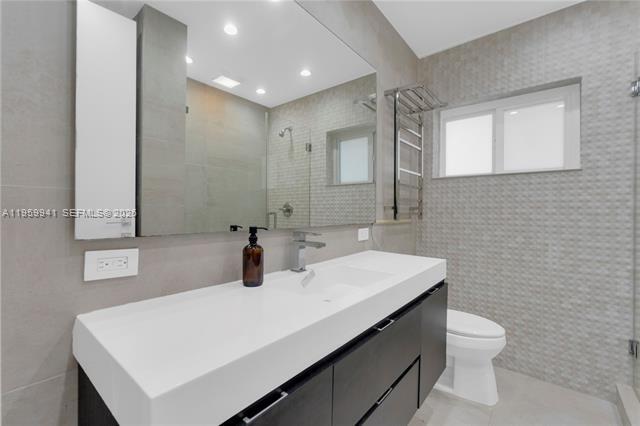 Foto del edificio - 1296 NE 99th St