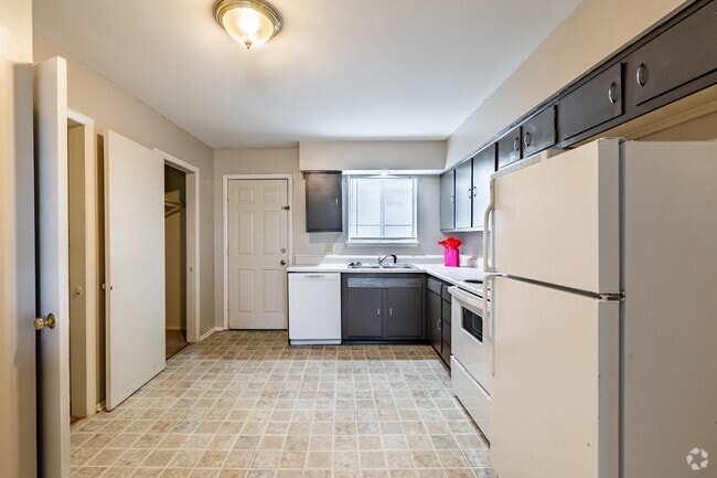 2BR, 1BA - 800SF - Bluestem Apartments