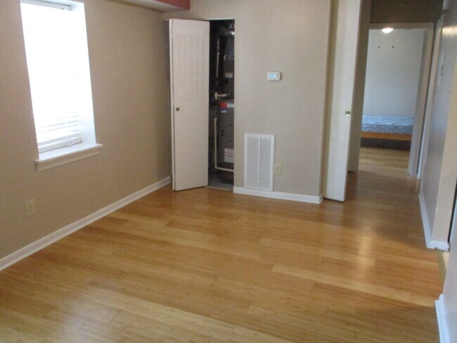 Foto del edificio - 545 Burgoyne Rd