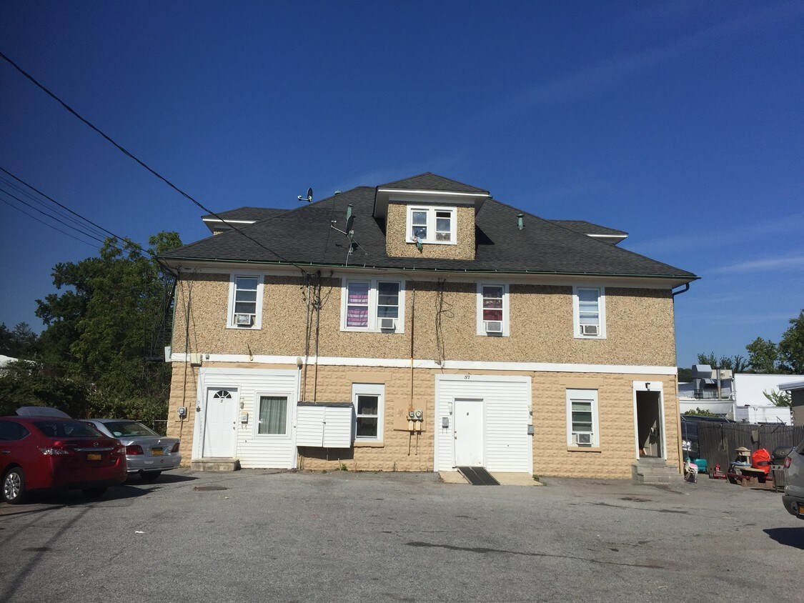 Fairfield Square at Huntington Apartments Huntington, NY