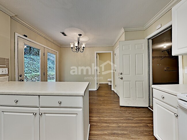 Building Photo - 1405 Randall Park Dr