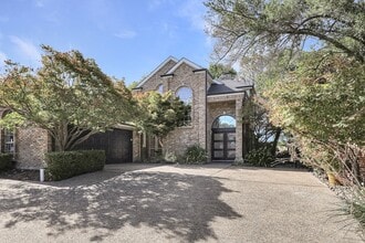 Building Photo - 2912 Bluffview Dr