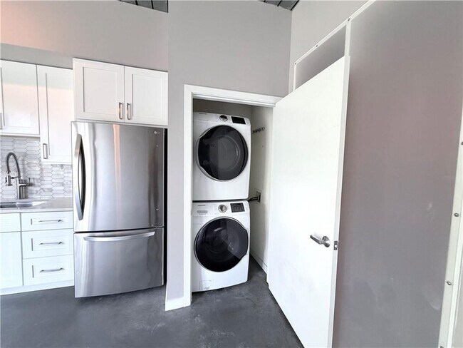 Foto del edificio - 620 Glen Iris Dr NE