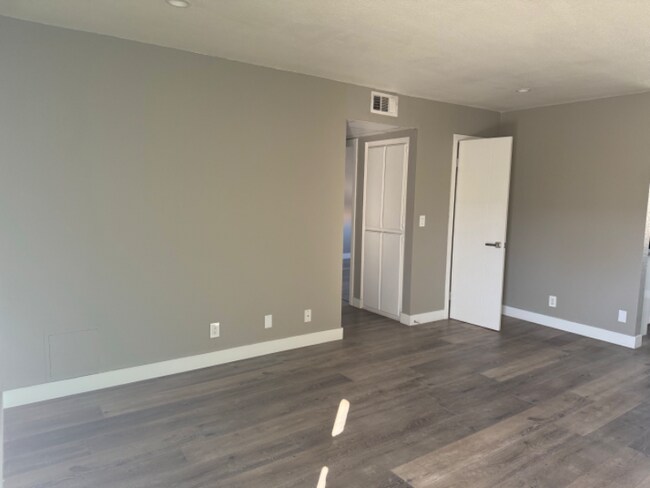 Building Photo - 11040 Hesby St