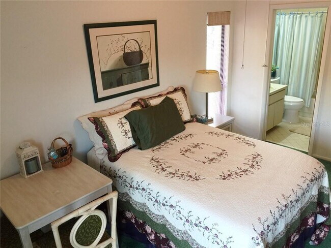 Bedroom 1 w full bath - 4438 Middlebrook Rd