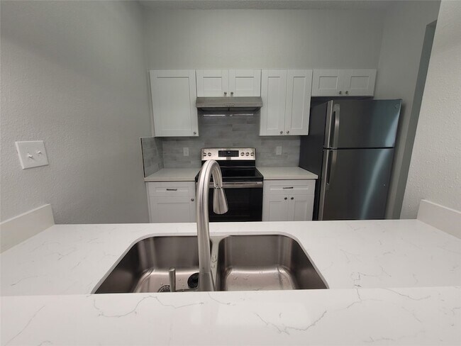 Foto del edificio - 7093 N Holiday Dr