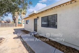 Building Photo - 3149 E Flower St