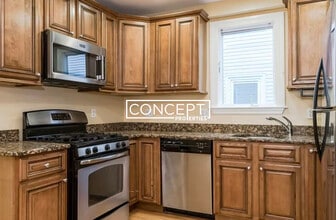 Building Photo - 166 Boylston St