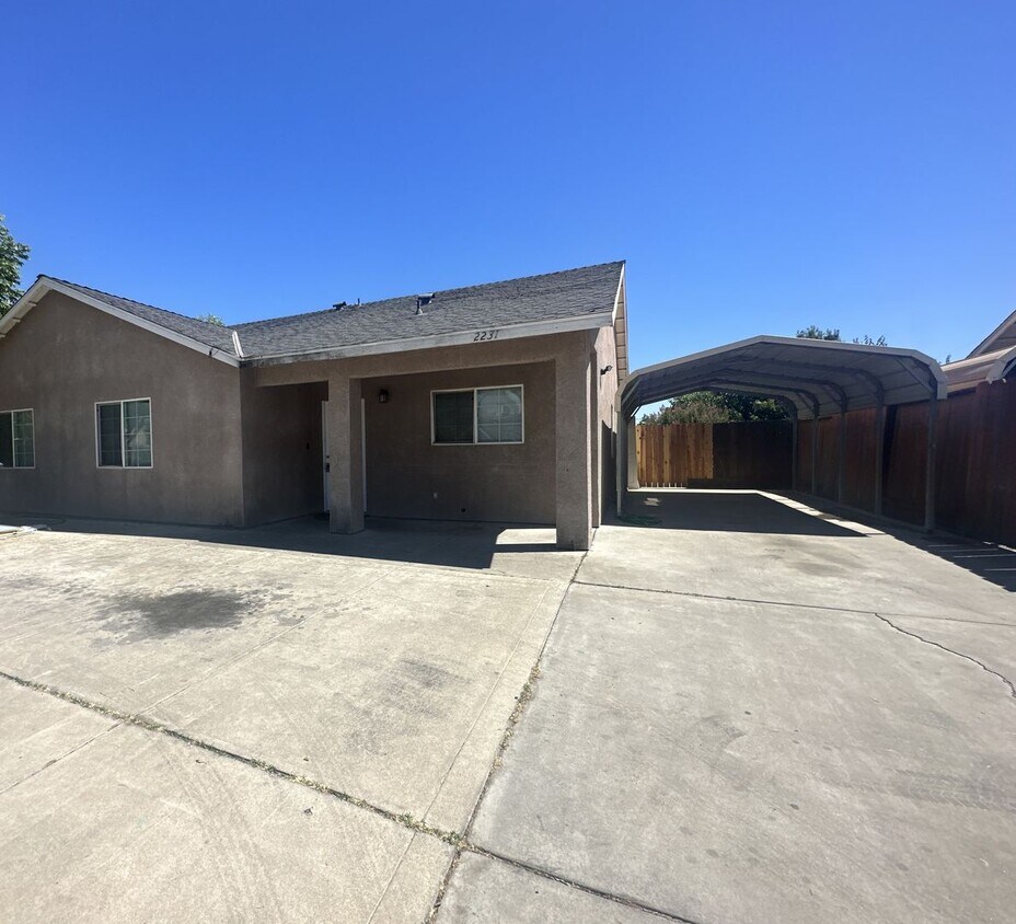 Foto principal - 2231-2235 Lobo Ave