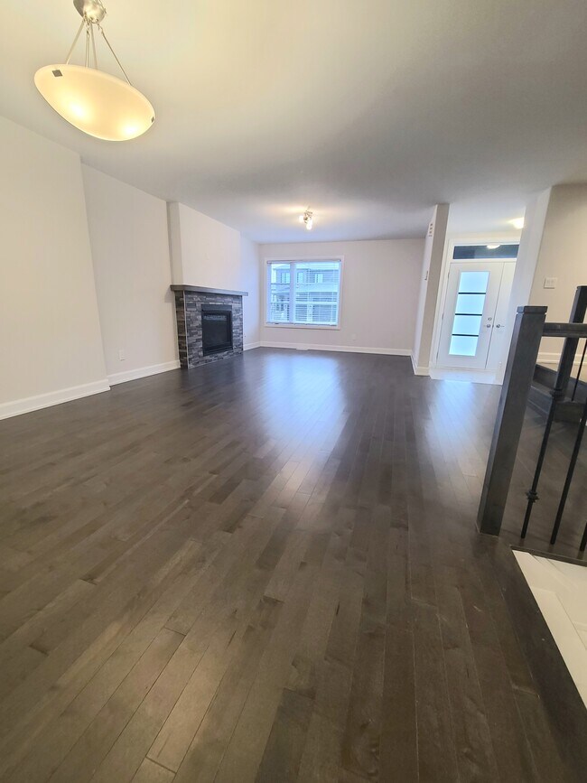 Building Photo - 528 Lucent St