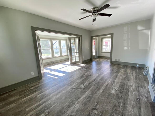 Building Photo - 640 E Dover Ct