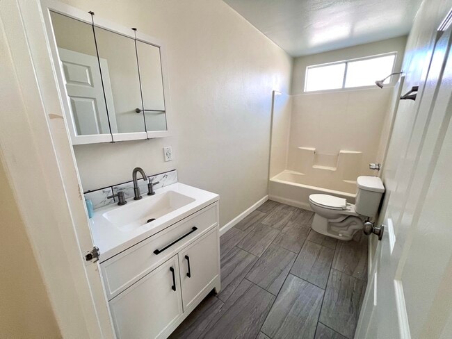 Building Photo - 6188 Mesa Ave