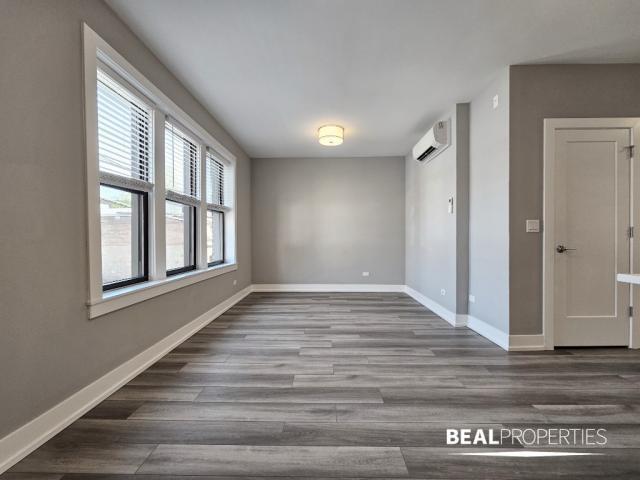 Foto del edificio - 2 bedroom in CHICAGO IL 60613