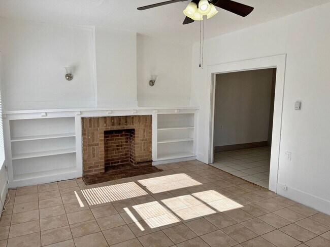 Foto del edificio - 2104 Ave A