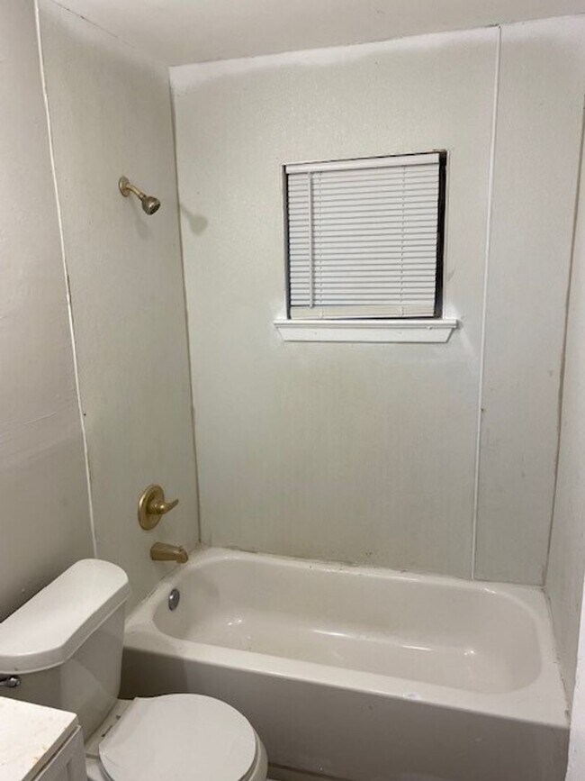 Foto del edificio - 4105 Quinn Adams Unit B - $200 off Move-In...