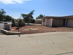 Building Photo - 2535 Desert Dr