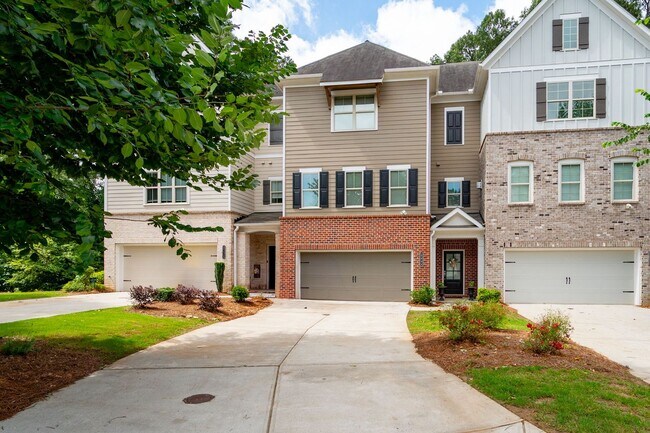 Foto del edificio - Stunning & Spacious Downtown Kennesaw Townhome 3 Bed 3.5 Bath w/2 Car Garage!