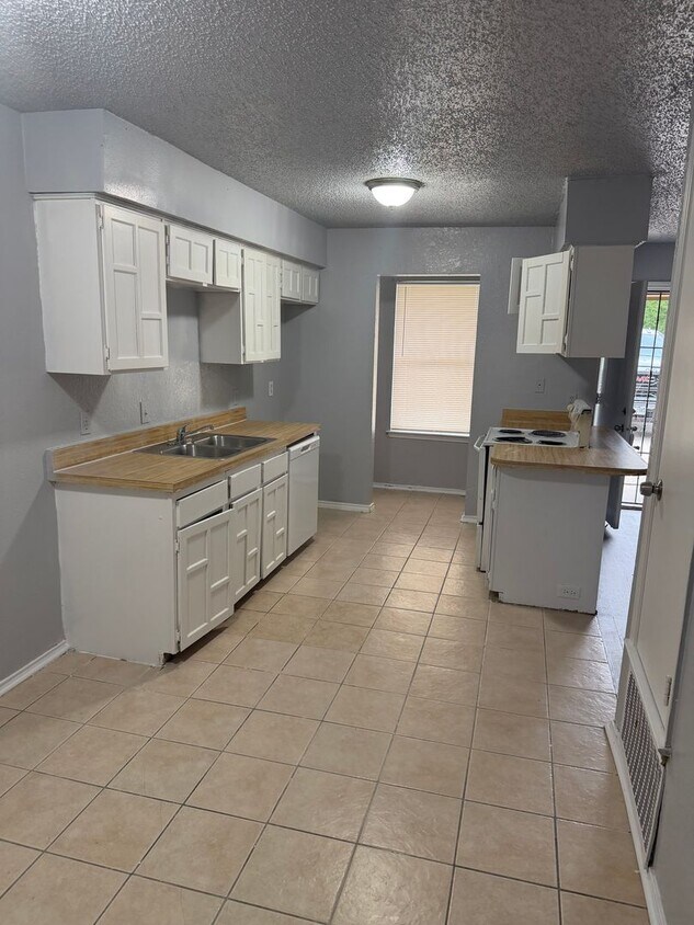 Foto del edificio - 1007-1009 Tierney Rd