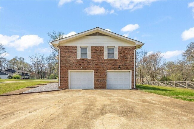 Foto del edificio - 9121 Potomac Dr