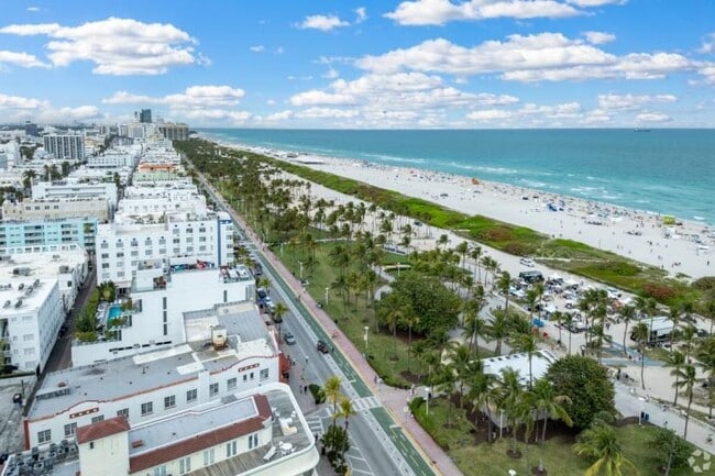 6 Best Miami Neighborhoods for Beach Lovers