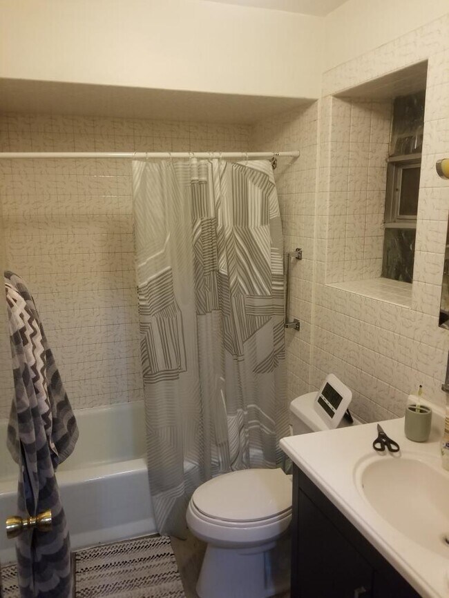 Building Photo - 117 S Dryden Pl