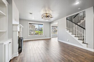 Building Photo - 12336 Pebble View Dr