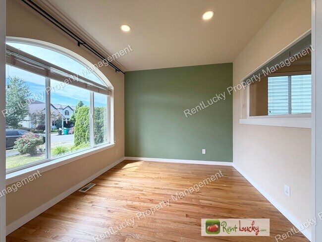 Building Photo - Amazing 5 Bedroom Home in Bothell with Gorgeous Finishes and Large Family Room!