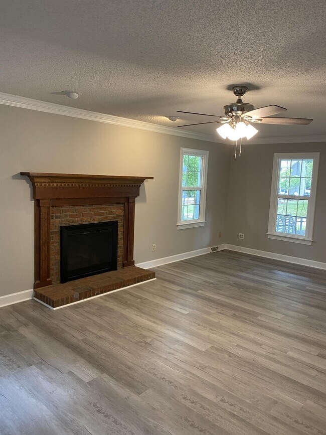 Building Photo - 6005 Fairfield Oaks Ln