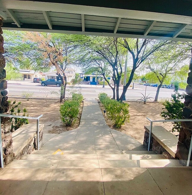 Foto del edificio - FOR RENT