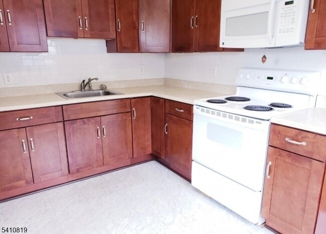 Building Photo - 821 Bloomfield Ave