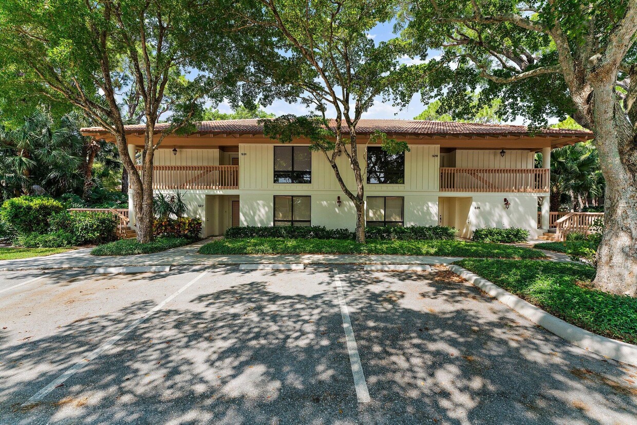Primary Photo - 527 Brackenwood Pl