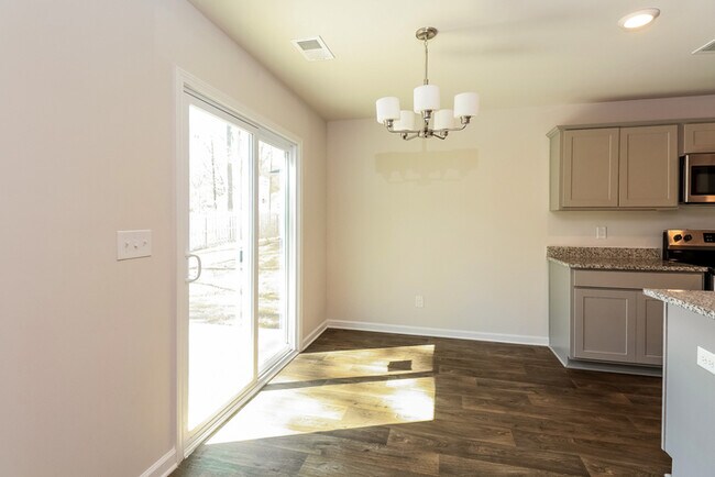 Foto del edificio - 304 Crooked Pne Ct
