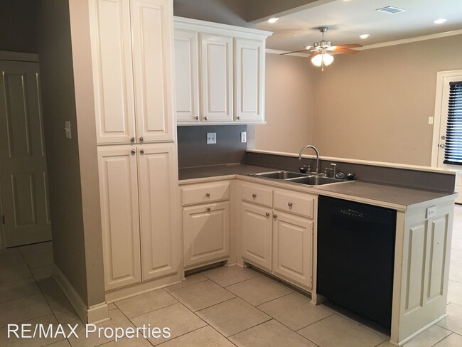 Building Photo - 3 br, 2.5 bath House - 910 S. Audubon Place