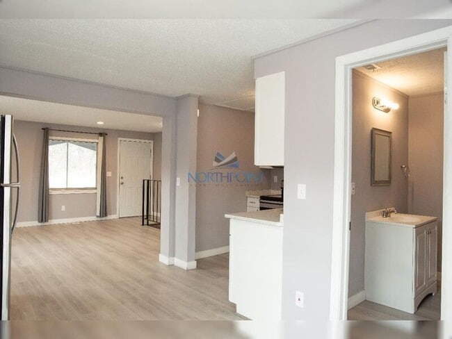 Building Photo - 951 S 900 W