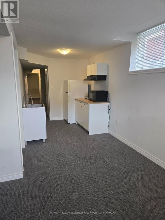 Building Photo - 49 Lymburner St.