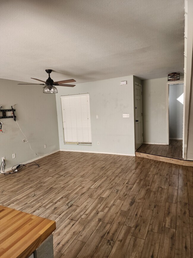 Sala de estar - 6542 N 7th Ave