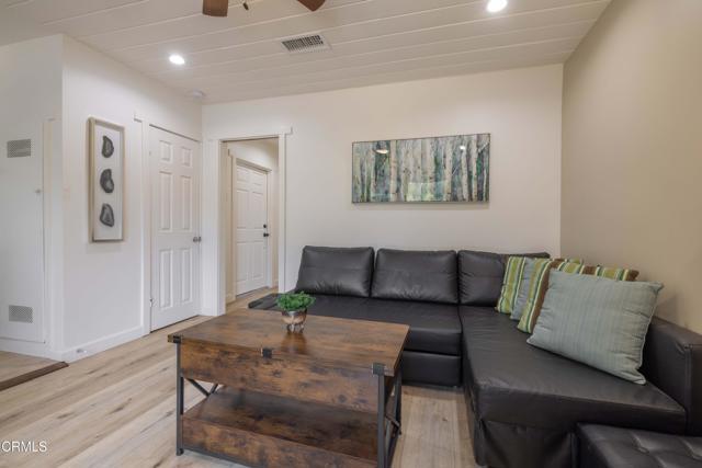 Foto del edificio - 851 Pine Knot Ave