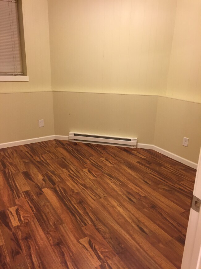 Foto del edificio - 429 E Broadway St