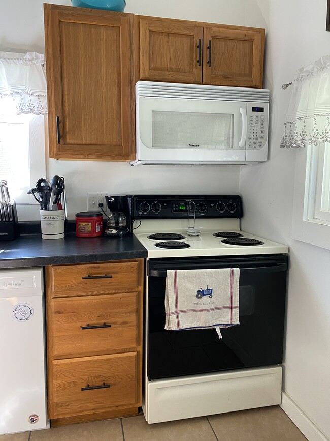 Kitchen - 102 E 3rd St