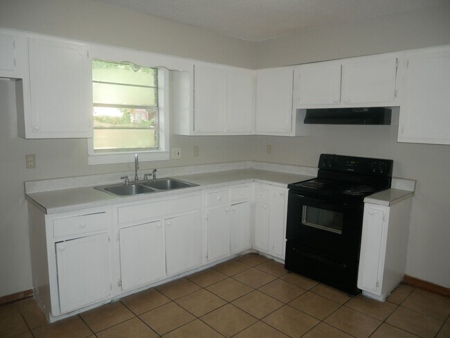 Foto del edificio - 3115 Mayfair Rd